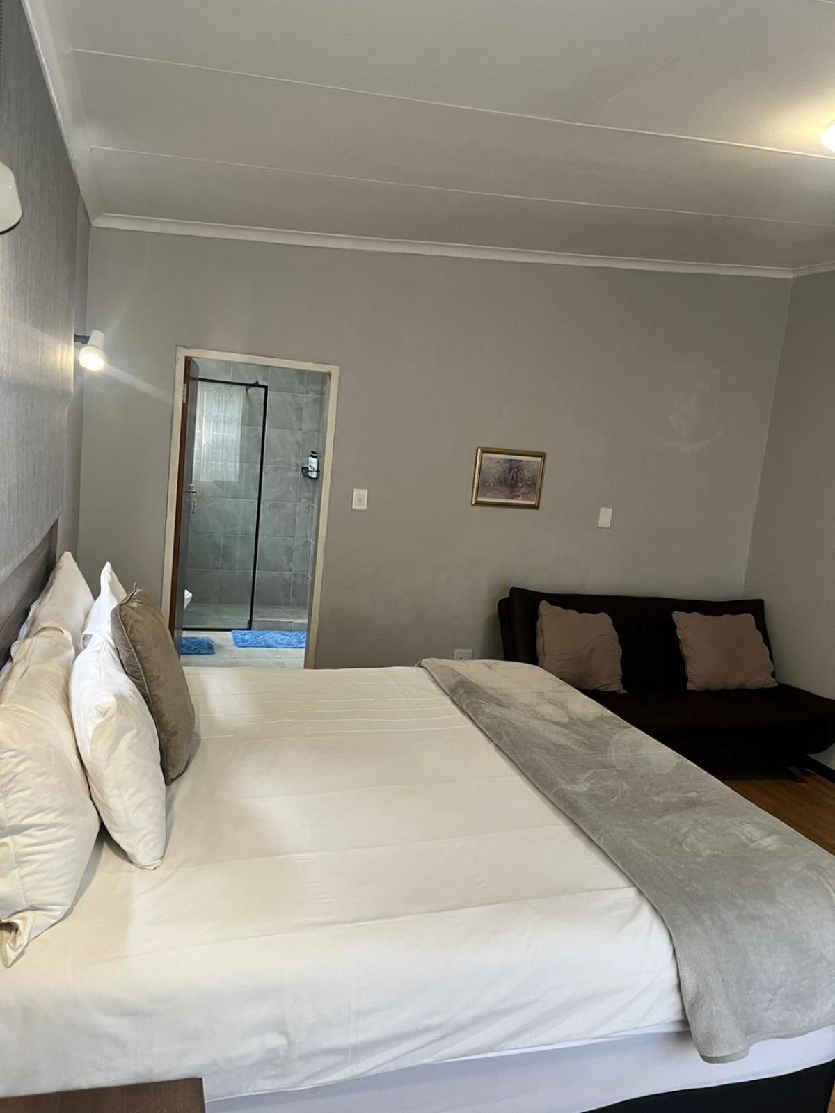 African Kingdom Guest House Boksburg Exterior photo